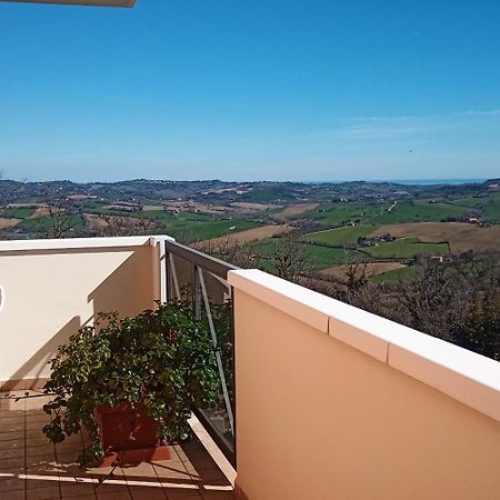 Appartamento Che Vista! Affittacamere Mombaroccio Eksteriør billede