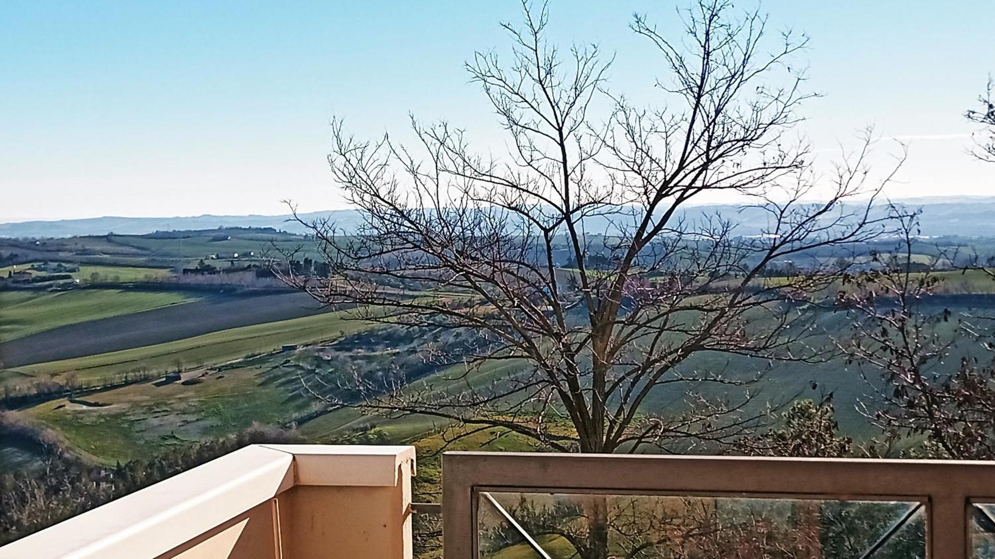 Appartamento Che Vista! Affittacamere Mombaroccio Eksteriør billede